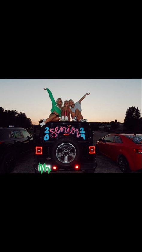 Senior Jeep Decorating Ideas, Senior Car Inspo 2025, Jeep Senior Car Paint, Senior Writing On Car Windows, Car Painting Senior Year, Senior Car Decorating Ideas 2024 Window, Senior Car Decorating Ideas 2025 Window, Senior Car Paint Ideas 2020, Senior Grad Car Decor