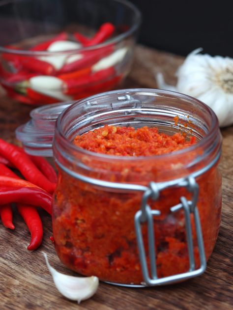 Simple Home Style Chilli garlic paste - Dine With Gitanjali Chili Paste Recipe, Recipes With Chili Garlic Sauce, Easy Chilli, Indian Appetizers, Mini Appetizers, Homemade Ravioli, Hot Sauce Recipes, Chilli Recipes, Paste Recipe