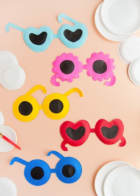 Zonnebril knutselen. Celebrate summer with these painted sunglasses made from paper plates! Paper Sunglasses, Diy Sunglasses, Popsicle Party, Summertime Crafts, Paper Plate Crafts For Kids, Summer Diy Projects, Handmade Sunglasses, Summer Camp Crafts, Kid Friendly Crafts