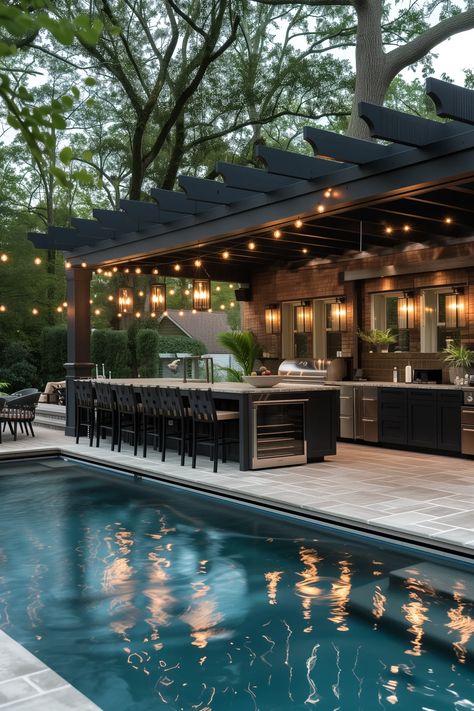 Outdoor Kitchen By Pool Ideas, Pool Kitchen Outdoor, Outdoor Bar Design Ideas, Outdoor Kitchen Lighting Ideas, Florida Outdoor Kitchen, Pool And Outdoor Kitchen Ideas, Florida Pools, Backyard Fence Design, Backyard Spa