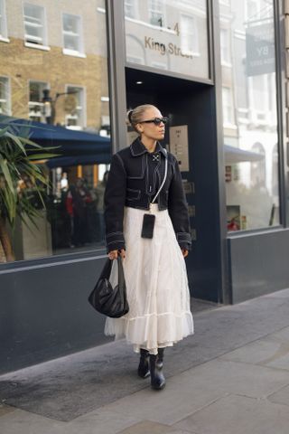 I’m Obsessed With London Street Style—These Are the 5 Outfits I’ll Copy This Month Comme Des Garcons Outfit, Street Fashion London, Fashion Week Street Style Outfits, London Outfits, 5 Outfits, Khaki Trench Coat, London Fashion Week Street Style, 2024 Outfits, Coat Trends