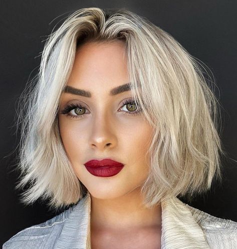 Blonde Hair Fade, Cool Blonde Hair Colour, Champagne Blonde Hair, Caramel Blonde Hair, Platinum Blonde Bobs, Blonde Hair With Roots, Balayage Blond, Blonde Balayage Highlights, Icy Blonde Hair