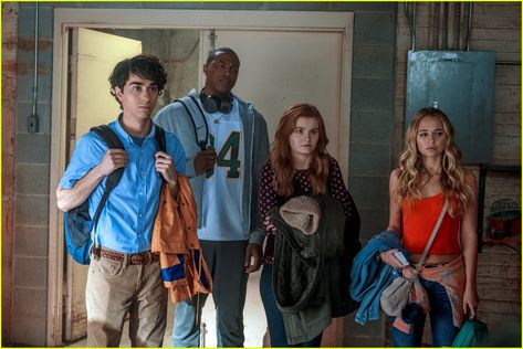 Alex Wolff, Morgan Turner, Ser'Darius Blain, and Madison Iseman in Jumanji: Welcome to the Jungle (2017) Morgan Turner, Jumanji Welcome To The Jungle, Alex Wolff, Jumanji Movie, Madison Iseman, Charmed Tv Show, Danny Glover, Charmed Tv, Adventure Film