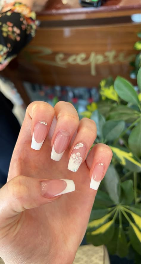 Nail Design For Ring Finger, Coffin French Tip With Flowers, Classic French Tip Nails With Design, Short Coffin Flower Nails, White French Tip Nails With Flower On Ring Finger, Accent Nail Ideas Ring Finger Simple, White French Tip Nails With Design On Ring Finger, Prom Nails With Flowers, French Tip Nails Flower Design