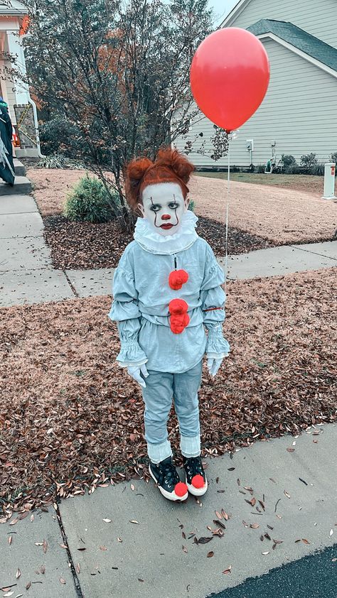 Boys Pennywise Costume, Pennywise Makeup Boy, Penny Wise Costume, Pennywise Costume For Kids, Clown Costume Diy, Diy Costumes For Boys, Pennywise Costume, Scary Clown Costume, Witch Face