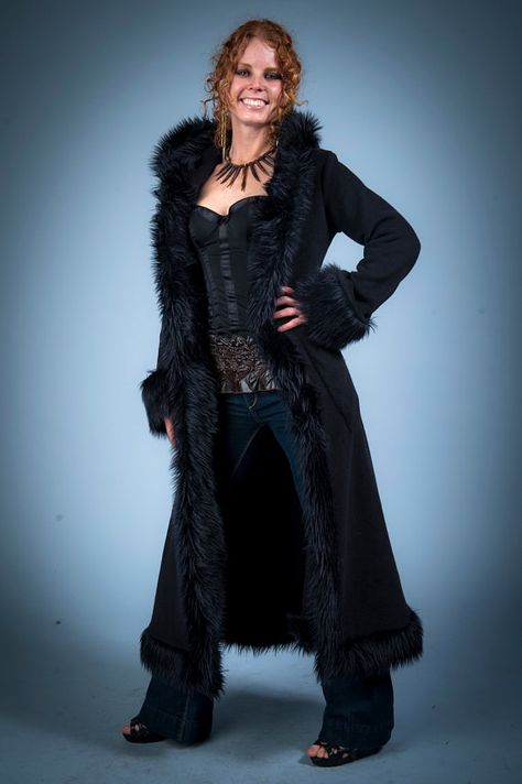 Burner coat Gothic Winter Coat, Goth Winter Jacket, Goth Winter Outfits Cold, Taylor Momsen Outfits, Winter Goth Outfits, Mallgoth Outfits, Faux Fur Coat Outfit, Black Fur Jacket, Faux Fur Lined Coat