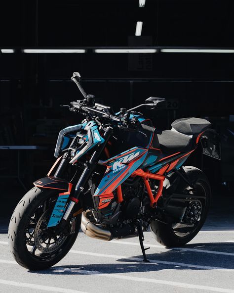 Ready to race 🤘🚀 KTM 1390 Super Duke R with the officially licensed NEBULA graphics from #motoproworks 1290 Super Duke R, Ktm Super Duke, Bike Concept, Ktm Motorcycles, Super Duke, Ktm Rc, Ready To Race, Crotch Rocket, Cafe Racing