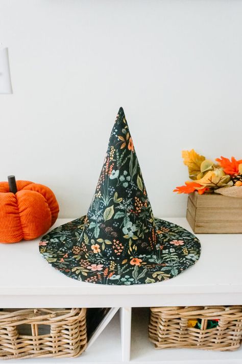 Witch Hat Sewing Pattern, Make A Witch Hat, Halloween Sewing Patterns, Halloween Sewing Projects, Hat Sewing Pattern, Fall Sewing Projects, Summer Sewing Projects, Hat Sewing, Fusible Fleece