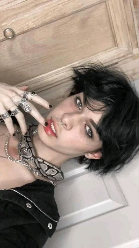 E Boy Makeup, Eboy Makeup, Eboy Outfits, Egirl Aesthetic Outfits, Boy Makeup, Egirl Aesthetic, E Boy, Male Makeup, Makeup Aesthetic