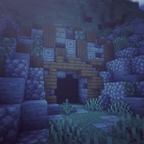 Minecraft decorative cave entrance Minecraft Entrance, Entrance Minecraft, Minecraft Cave House, Minecraft Cave, Construction Minecraft, Minecraft Building Guide, Minecraft Decoration, Rumah Minecraft Sederhana, Cave Entrance