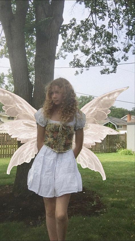 Fairy Wings Realistic, Fairy Costume Aesthetic Halloween, Forest Fairy Costume Ideas, Ethereal Fairy Costume, Fairy Halloween Costumes For Teens, Fairy Cosplay Ideas, Modern Fairy Aesthetic, Earth Fairy Costume, Space Party Outfit