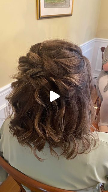 Boston Bridal Hairstylist | Nicole Greco on Instagram: "Still tons of different styles and options for short hair 💕  Half Up✔️ All up✔️ One side up ✔️  #nmgbridalhalfup #nmgbridalbraid #nmgbridallowbun #nmgbridalshorthair" Half Up Half Down Medium Hair, Short Hair Half Up Half Down Wedding, Wedding Hairstyles Half Up Half Down Short Hair, Half Up Short Hair Wedding, Half Up Half Down Bridesmaid Hair Short, Half Up Dos For Short Hair, Half Up Half Down For Short Hair, Short Hair Half Up, Half Up Half Down Wedding Hair Short