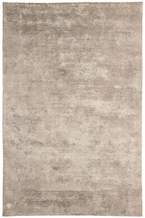 NEW: Onslow Sand Rug by Katherine Carnaby, a soft and luxurious silk-like tencel and polysilk blend rug in shades of sandy beige (4 sizes) https://www.therugswarehouse.co.uk/beige-rugs/onslow-sand-rug.html Grey Carpet Bedroom, Beige Rugs, Plain Rugs, Carpet Texture, Sand Textures, Carpet Trends, Buying Carpet, Blue Carpet, Rug Texture