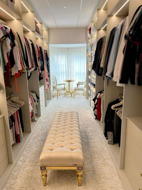 Walk In Wardrobe Design Bedroom, Big Closet Luxury, Closet Organization Aesthetic, Walk In Closet Aesthetic, Classy Apartment Decor, Walk In Closet Room, Walk In Closet Inspiration, A Walk In Closet, Dressing Room Closet