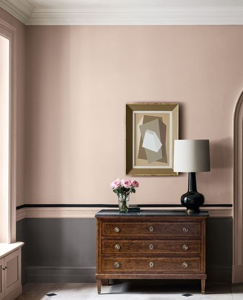 Paint & Paper Library on Instagram: “‘Temple’ is a favourite brownish pink that combines beautifully with the deep, earthy purple, ‘Monument.’⁠ ⁠ Wall: Temple ⁠ Lower Wall:…” Warm Neutral Paint Colors, Pink Painted Walls, Hallway Paint, Murs Roses, Pink Paint Colors, Hallway Colours, Paint And Paper Library, Dado Rail, Neutral Paint Color