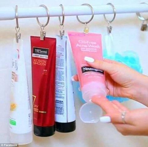 Cleaning up: Another tip demonstrated how using metal clips attached to shower curtain rings can organise all your bathing products so they're easily accessible Små Rum Lidt Plads, Life Hacks Every Girl Should Know, Smart Tiles, Bilik Mandi, Organisation Hacks, Ideas Para Organizar, Shower Rod, Rv Stuff, Storage Hacks