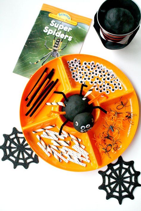 Fun spider playdough kit. Great idea for a Halloween center or Halloween party. Play Dough Invitation, Spider Activities, Spiders Halloween, Spider Theme, Playdough Activities, Playdough Kits, Halloween Preschool, Masks Diy, Halloween Recipe