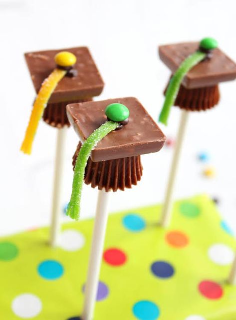 Pinterest Pass or Fail: Chocolate Graduation Cap Pops | Just A Pinch Make Graduation Cap, Chocolate Graduation, Graduation Party Cupcakes, Chocolate Chip Cookie Cups, Cookie Shots, Cake Pop Maker, Graduation Candy, Popsugar Food, Cake Pop Recipe