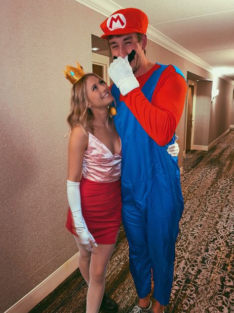 Mario Cart Couples Costumes, Halloween Costumes Couples Mario And Princess Peach, Mario And Princess Peach Halloween Costume, Mario Costume Men, Mario And Princess Peach Costume Couple, Peach And Bowser Costume, Mario Peach Costume, Couple Halloween Costumes Brown Hair, Mario And Princess Peach Halloween