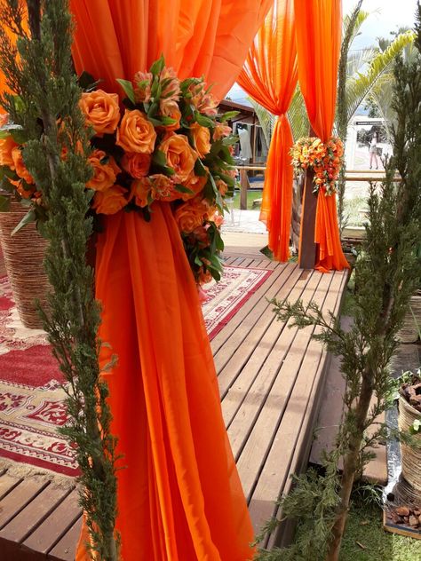 Umemulo Decor, Orange Gold Wedding, Coral Wedding Themes, Wedding Reception Tables Centerpieces, Brunch Party Decorations, Silver Wedding Decorations, Orange Wedding Colors, Jasmine Wedding, Orange Party