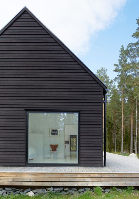 Villa Wallin by Erik Andersson Architects, Yxlan, Stockholm archepelago, Sweden "The house is clad with horizontal pine panels, painted black with Falu Rödfärg– a traditional Swedish paint that can be traced right back to the 16th century – while the roof is covered with tar felt." Erik Andersson, Black Building, Black Houses, Casa Exterior, Timber Cladding, Exterior Cladding, Hus Inspiration, Modern Barn, Design Exterior