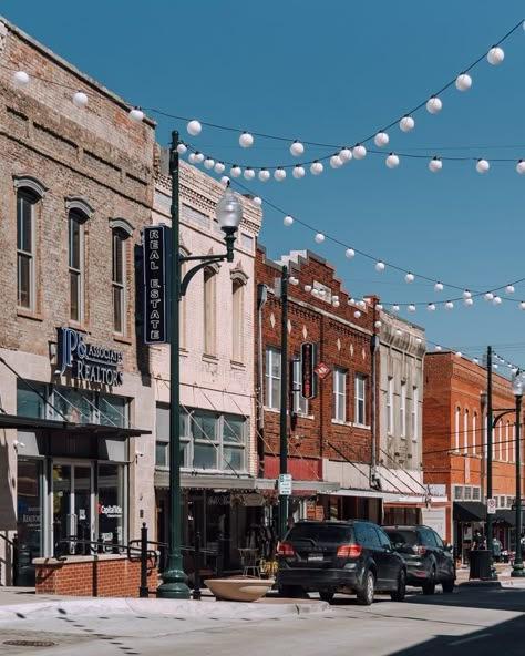 The Best Things to Do in Historic Downtown McKinney in 2023 Mckinney Texas Downtown, Downtown Mckinney Photography, Dallas Date Ideas, Fall In Texas, Date Ideas Romantic, Southern Aesthetic, Fort Worth Zoo, Things To Do In Dallas, Visit Dallas