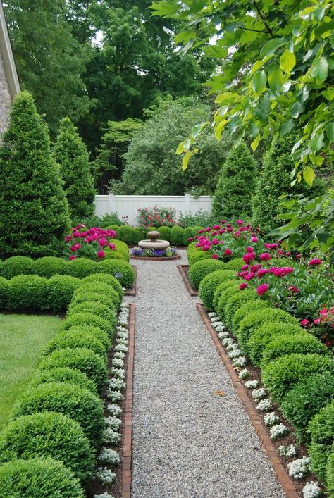 Boxwood Garden, English Garden Design, Gravel Path, Flower Garden Design, التصميم الخارجي للمنزل, Formal Gardens, Beautiful Flowers Garden, Front Yard Garden, Garden Pathway