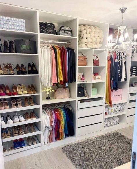 Small Bedroom Ideas For Women, Teenager Bedroom Design, Bedroom Vanity Set, Organizar Closet, Organized Closet, Dressing Room Closet, Dream Closet Design, Closet Hacks Organizing, Closet Design Layout