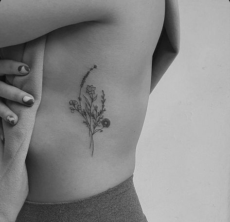 Flower On Rib Tattoo, Tattoo On Torso For Women, Woman Ribs Tattoo, Birth Flower Bouquet Tattoo Ribs, Rib Birth Flower Tattoo, Rib Floral Tattoos For Women, Side Of Ribcage Tattoo, Birth Flower Tattoos On Ribs, Dainty Flower Rib Tattoo