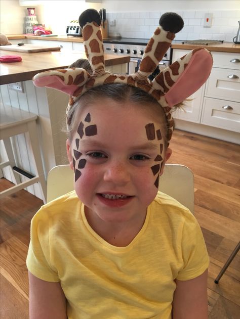 Giraffe Face Paint Easy, Giraffe Costume Diy Kids, Giraffe Face Painting, Diy Giraffe Costume Kids, Giraffe Costume Kids, Giraffe Face Paint, Giraffe Halloween Costume, Giraffe Makeup, Baby Giraffe Costume