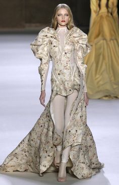 (1/26/16) On runways today you can begin to see the leg-of-mutton sleeves coming back on a new style of dress, this is a contemporary take on the bustle period look of the 1890s-1900s. Drag Clothing, Olivier Theyskens, Mutton Sleeve, Vlada Roslyakova, T Photo, Yellow Gown, Leg Of Mutton Sleeve, Big Sleeves, Sleeves Women