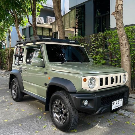 Green Jimny Suzuki, Cool Suv Vehicles, Jeep Defender, Green Land Rover, Green Defender, Car Green, Green Cars, Mini Jeep, Jimny Suzuki