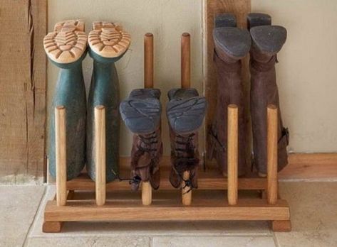 No te pierdas esta recopilación de ideas creativas para ordenar tus zapatos. Son muy interesantes y no necesitarás demasiado espacio. Boot Shoe Rack, Bamboo Boots, Storage Hacks Diy, Boot Organization, Diy Shoe Storage, Diy Storage Bench, Boot Rack, Boot Storage, Tool Storage Diy