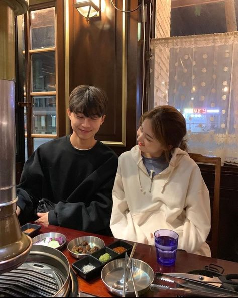 Couple Eating, Miss U So Much, Best Book Covers, Couples Vibe, Ulzzang Couple, Cute Couple Poses, Korean Couple, Picture Icon, Cute Couple Selfies