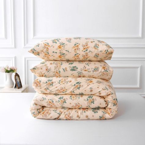 🌼 Bring the garden into your bedroom! 🌿 Our new vintage-inspired floral bedding set is like a breath of fresh spring air. Soft peachy tones with delicate yellow blooms and sage green leaves create a soothing, romantic atmosphere. Perfect for: ✨ Cottagecore enthusiasts ✨ Vintage lovers ✨ Anyone who wants to wake up in a flower field Sweet dreams are made of these... 😴🌸 Double tap if you're ready to bloom into comfort! 💖 #HomestylesPlus #FloralBedding #VintageVibes #CottageCore #BedroomBliss #S... Vintage Floral Prints, Elegant Bedding Sets, Kawaii Vintage, Boho Duvet Cover, Elegant Bedding, White Duvet Covers, Floral Duvet Cover, Floral Bedding, Floral Duvet