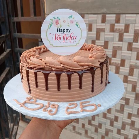 Turning 25 calls for a cake as spectacular as the milestone itself! Indulge in layers of decadence and celebrate in style with our specially crafted cakes🍰💯 Creating unforgettable memories with our slice of perfection is the highlight of your birthday🎉💃🍰 Thank you sis for trusting us to deliver👏🏼 CAKE DESCRIPTION👇 Cake size: 7inch single layer cake Flavour: Chocolate Frosting: Chocolate buttercream To place an order, kindly send us a DM. #birthdaycakeinabuja #25yrsbirthday #celebration... 7 Inch Cake Size, Single Layer Cake, 7 Inch Cake, Frosting Chocolate, One Layer Cakes, Turning 25, Single Layer Cakes, Cake Sizes, Cake Inspo