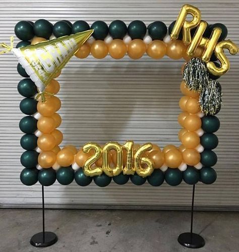 Cool Graduation Selfie station! - See more graduation Party ideas on B. Lovely Events Prom Balloons, 5th Grade Graduation, Reunion Decorations, Trunk Party, Deco Ballon, Senior Graduation Party, Graduation Party High, Banquet Ideas, Graduation Open Houses