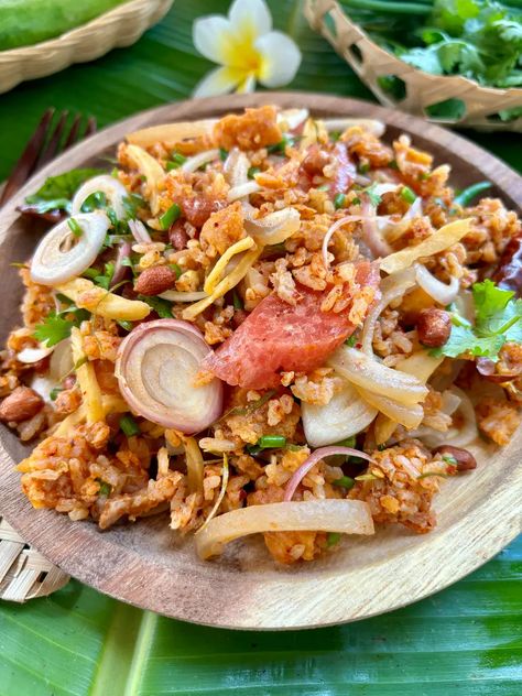 Nam Khao Tod (Thai Crispy Rice Salad Recipe) – Hungry in Thailand Nam Khao Recipe, Nam Khao, Fried Rice Balls, Crispy Rice Salad, Pork Larb, Larb Recipe, Ginger Chicken Recipes, Thai Salad Recipes, Rice Salad Recipes