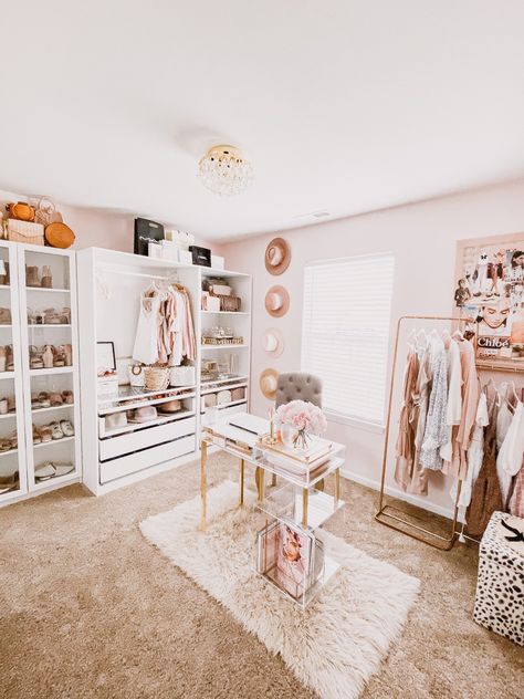 Spring Cloffice Tour Bedroom Baddie, Cloffice Ideas, Whimsy Goth Bedroom, Baddie Apartment Ideas, Baddie Apartment, Home Office Closet, Goth Bedroom, Organized Closet, Dressing Room Closet