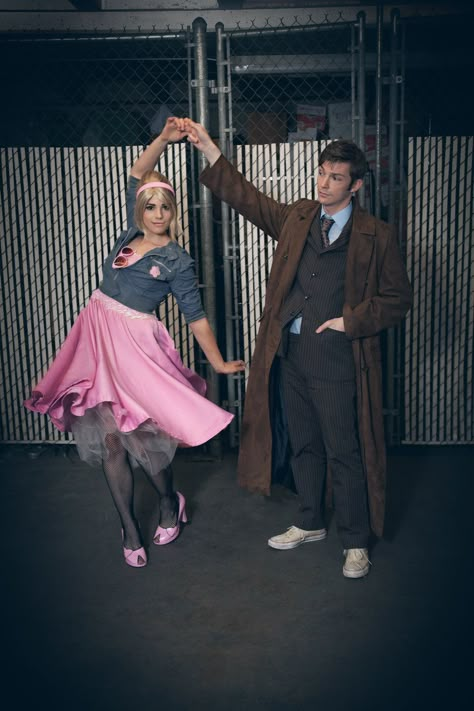 The Doctor and Rose cosplay....toooooo cute. Someday when I meet my dude, we must have a shoot like this. *nods* The Doctor And Rose, Rose Cosplay, Halloween Customs, Doctor Who Cosplay, Cosplay Couple, Couples Cosplay, Couple Cosplay, Duo Halloween Costumes, Diy Kostüm