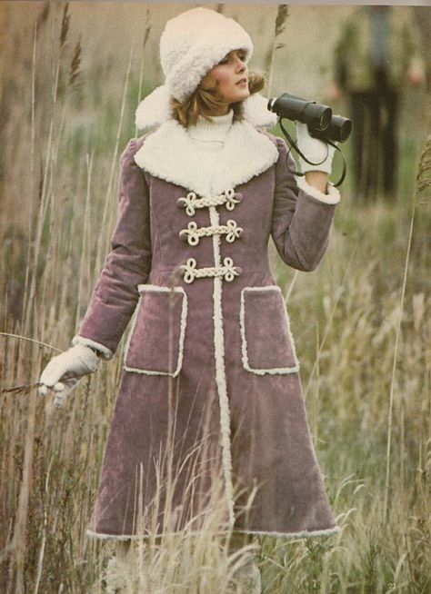 Vintage Vogue - 1970s #Winter Wear - Brown Coat with Fur trim Brown Coat With Fur, 1970s Fashion Women, 1970s Women, Coat With Fur, Seventies Fashion, 20th Century Fashion, Vogue Pattern, 1970s Fashion, Brown Coat