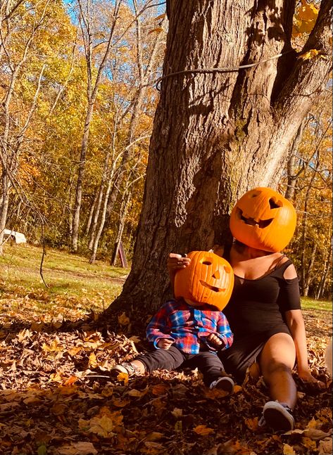 Mom And Son Pumpkin Head Pictures, Pumpkin Head Photoshoot Mom And Son, Kids Pumpkin Head Photoshoot, Pumpkin Head Photoshoot Kids, Pumpkin Head Photoshoot Family, Pumpkin Shoot, Head Poses, Fotos Halloween, Mommy Son Pictures