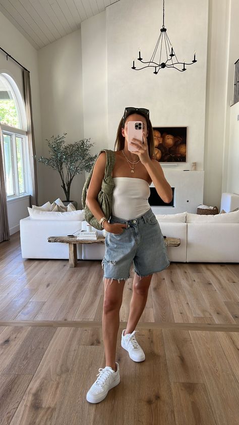 Basic Outfits Summer, Tube Top Outfits, Jean Short Outfits, Look Con Short, Shorts Outfits Women, Summer Shorts Outfits, Outfit Inspo Summer, Populaire Outfits, Foto Tips