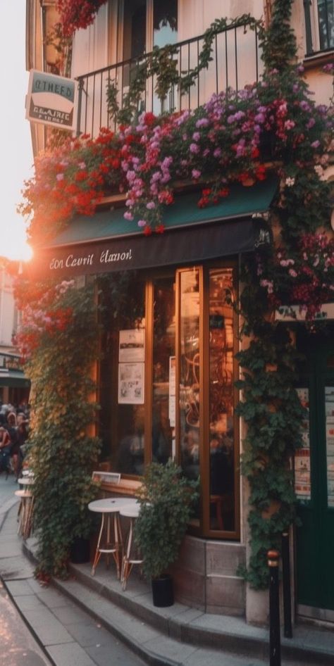 40 Aesthetic, Aesthetic Paris, Parisian Aesthetic, Fancy Light, Parisian Cafe, Montmartre Paris, Aesthetic Light, Paris Aesthetic, Paris Theme