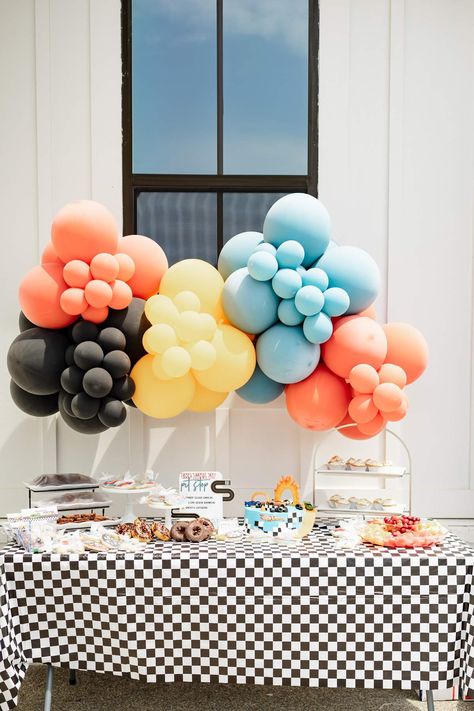 Simple Monster Truck Party, Monster Truck Donut Party, Wheelies And Donuts Birthday, Hot Wheels Bday Party Ideas, Hot Ones Party, Hot Wheels Food Ideas, Modern Monster Truck Party, Hot Wheels Balloons, Monster Jam Balloon Arch