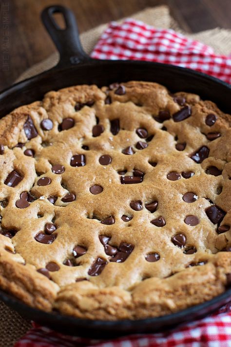 You're going to fall in love with this thick and decadent browned butter chocolate chip skillet cookie. It's everything you've dreamed of and more! Cast Iron Skillet Cookie, Chocolate Chip Skillet Cookie, Brown Butter Chocolate Chip, Skillet Chocolate Chip Cookie, Iron Skillet Recipes, Skillet Cookie, Cast Iron Skillet Recipes, Cast Iron Recipes, Browned Butter