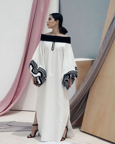 Kaftan New Kaftan Designs, Eastern Fashion, Middle Eastern Fashion, Kaftan Designs, Mode Kimono, Eid Outfit, African Maxi Dresses, Classy Dress Outfits, African Fashion Women