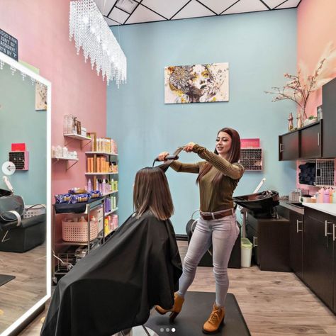 Salon Ideas Small, Salon Goals, Mobile Hair Salon, My Salon Suite, Business Hair, Makeup Studio Decor, Running Your Own Business, Beauty Salon Posters, Home Hair Salons