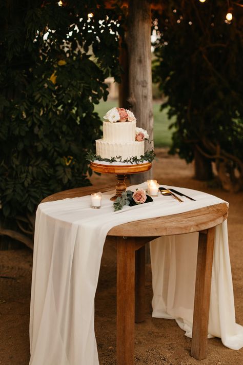 Backyard Wedding Dessert Table, Microwedding Decorations, Simple Cake Table Decor, Round Wedding Cake Table, Small Two Tier Wedding Cake, Simple Cake Table, Wedding Cake With Florals, Rustic Cake Tables, Wedding Cake Display Table