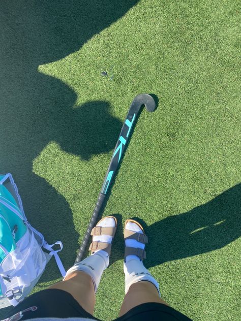 missing field hockey szn rn Pro Hockey Players, Married To The Game, Womens Field Hockey, Field Hockey Girls, Field Hockey Sticks, Hockey Pictures, Hockey Training, Soccer Inspiration, Hockey Girl